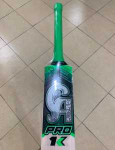 Batte de cricket CA Pro 1K en saule anglais, légère, verte et noire, équipement sportif moderne en bois pour le cricket à balle dure - Product Image 2