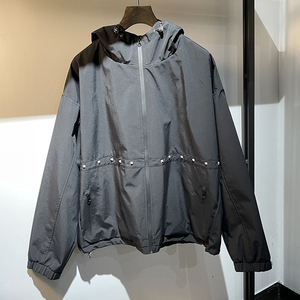 เสื้อแจ็คเก็ตกันลมคุณภาพสูงปี 2026 สตรีทแวร์ผู้ชาย ผ้าโพลีเอสเตอร์ 100% กันน้ำ กันลม ทรงหลวม รับผลิตแบบ OEM/ODM Maan Wears - Product Image 3