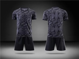 ชุดเสื้อฟุตบอลผู้ชายแบบเบาพร้อมกางเกงขาสั้น โพลีเอสเตอร์ ระบายอากาศได้ดี ชุดกีฬาสำหรับผู้ใหญ่ ชุดทีม สามารถสั่งพิมพ์ลายได้ - Product Image 3