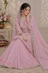 Ensemble indien pakistanais brodé rose en tulle Lehenga Choli Dupatta, orné de fleurs et de perles, tenue de cérémonie pour mariée ou soirée - Product Image 2