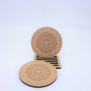 Planches en bois circulaires avec logo personnalisé |   Artisanat de qualité supérieure fait main |   Écologique |   Vente en gros en vrac pour mariages et anniversaires - Product Image 3