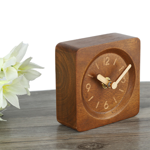 Mini horloge de table en bois de petite taille avec logo personnalisé - Product Image 1