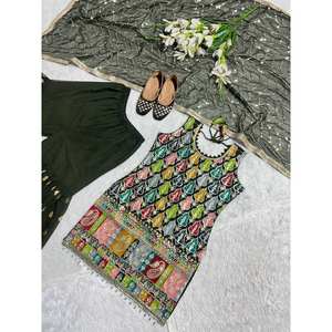 Salwar Kameez de créateur pour occasions spéciales, style haut, bas et dupatta, avec broderies de sequins, en polyester. - Product Image 4