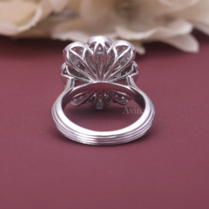 Bague de fiançailles spectaculaire en argent sterling 925 massif avec diamant de laboratoire certifié IGI, taille radiant, sertie d'une halo florale - Product Image 4