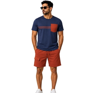 Conjunto de camiseta y pantalones cortos para hombre, azul marino y color óxido, cuello redondo, manga corta, top con bolsillo, pantalones cortos cargo con cordón, ropa deportiva informal de verano - Product Image 1