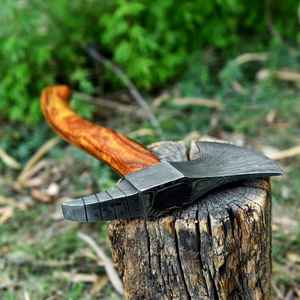 BA Enterprises Hache Viking en Acier Damas Faite à la Main, Forgée, Tactique, Type Tomahawk, Lame Courbée Industrielle de 4 3/4 pouces, Manche en Bois - Product Image 4
