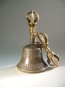 Campana tibetana Ghanta de bronce fundido pesado con Vajra – Campana de sonido para baño sonoro con borde pulido de precisión - Product Image 6
