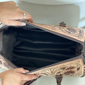 Bolsa de Viaje de Cuero Vacuno Genuino para Mujer, Diseño 2026, con Patrón Floral Hecho a Mano, para Viajes y Uso Diario - Product Image 6