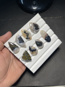 พลอยคริสโซคอลล่าธรรมชาติทรงคาโบชองสีน้ำเงินเขียวขัดเงา ผู้จัดจำหน่ายพลอยคริสโซคอลล่าขายส่ง - Product Image 3