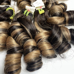 Cheveux humains vierges vietnamiens de qualité supérieure, super double trame, bouclés et rebondissants, blond piano, paquet et fermeture en dentelle transparente - Product Image 3