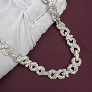 Élégant Collier Hip Hop de Luxe en Argent Sterling Plaqué Or avec Chaîne Maille Cubaine Croix Infinie et Moissanite Certifiée IGI 10MM - Product Image 2