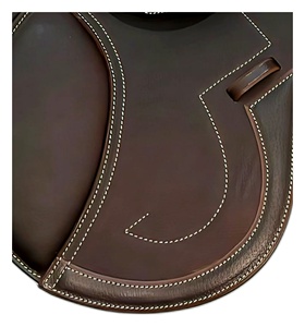 Selle d'obstacle anglaise en cuir marron personnalisée, avec arceau en bois, ajustement confortable et quincaillerie en laiton pour l'équitation et l'entraînement équestre - Product Image 6