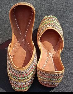 Chaussures plates traditionnelles pakistanaises brodées à la main de luxe pour mariée, escarpins pour femmes, chaussures de fête de mariage, vente en gros - Product Image 5