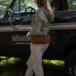 Sac banane de luxe en cuir véritable fait main américain, léger, forme oreiller, avec fermeture éclair, marron selle - Product Image 2