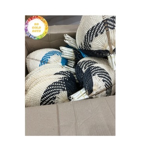 Ventilador tejido de hoja de palma con mango redondo de nuevo diseño/ventiladores de bambú para refrigeración, uso diario, decoración y regalos de recuerdo - Product Image 2