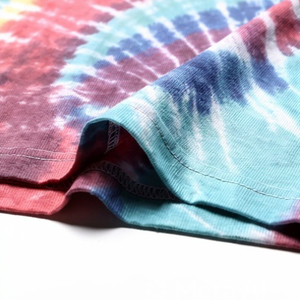 Camiseta de manga corta con cuello en V y efecto tie-dye para hombre, informal, de punto, corte regular, multicolor, ligera. - Product Image 2