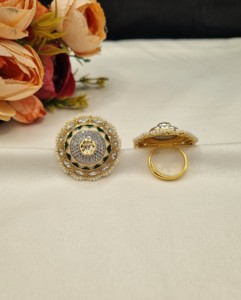 Bague Ronde en Kundan avec Perles et Pierres Élégantes, Ornée de Motifs Meenakari, pour Femme – Idéale pour Mariage, Tenues Ethniques et Festives – Vente en Gros - Product Image 3