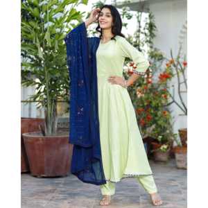 Ensemble de costume élégant en mousseline de soie vert brume - Taille XS avec haut à manches trois-quarts - Product Image 2