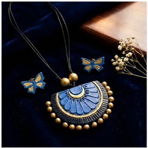 Collier en résine d'art populaire avec pendentif éventail bleu et boucles d'oreilles papillon, cadeau sur le thème des fêtes - Product Image 1