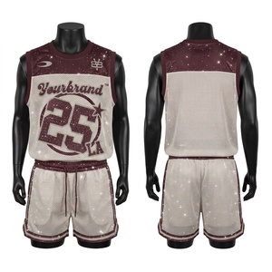 Ensemble short et maillot de basketball en maille polyester respirant 140 GSM pour homme adulte, bordeaux avec panneau contrastant sur le devant, personnalisable - Product Image 1