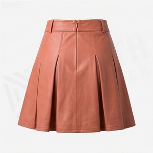 Jupe mini plissée en similicuir taille haute pour femme, couleur unie, style brillant, toutes saisons - Product Image 2