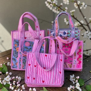 Bolsa de Mano Mini Acolchada Reutilizable Ecológica 100% Algodón con Opciones Personalizables Hecha a Mano en India - Product Image 1