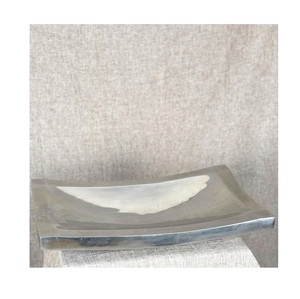 Plateaux de service durables en aluminium moulé avec une base robuste, une finition lisse et un design pratique pour la cuisine, la salle à manger et le service. - Product Image 5