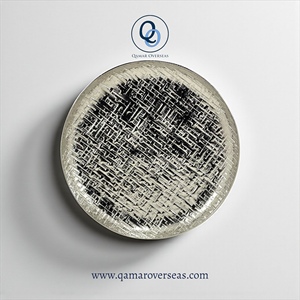 Plateau de service rond en métal gaufré fait main QAMAR OVERSEAS, élégant, pour la maison et la restauration/les restaurants, taille personnalisée - Product Image 3