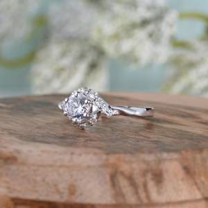 Anillo de compromiso de diamante cultivado en laboratorio con vástago de bypass, anillos retorcidos para mujer, anillo de promesa de oro blanco estilo espiral, RITZIN Lindo - Product Image 2