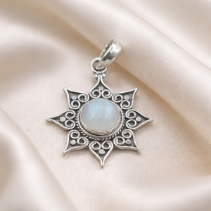 Colgante de estrella de plata de ley 925 con piedra lunar natural |   Amuleto de piedra lunar de filigrana vintage bohemio hecho a mano |   Joyería de Piedras Preciosas al por Mayor - Product Image 1