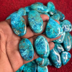 MAHNAJ GEMS ขายส่งพลอยอะซูไรต์สีน้ำเงินธรรมชาติหายาก รูปทรงคาโบชองแบบวงรี จากรัฐราชสถาน สำหรับทำเครื่องประดับ DIY - Product Image 2