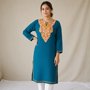 Kurti Kashmiri Azul Turquesa con Bordado Floral Aari en Color Durazno y Dorado, Brinda un Aspecto Atractivo para Mujeres, Compre Directamente del Fabricante - Product Image 1