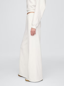 ชุดเซ็ตแฟชั่นสไตล์ฝรั่งเศส OEM ผ้าเฟรนช์เทอร์รี่ลำลองสำหรับผู้หญิง เสื้อสเวตเชิ้ตคอกลมโอเวอร์ไซส์ 2 ชิ้น และกางเกงขายาวทรงหลวมสีพื้นสำหรับฤดูหนาว - Product Image 2