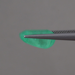 Émeraude Verte Naturelle Certifiée IGI 100% Naturelle, Pierre Libre de 6,41 Carats, Taille Octogonale 13x8,5mm, Taillée à la Main, Polie, Encerée/Huileée, Bijoux Légers - Product Image 2