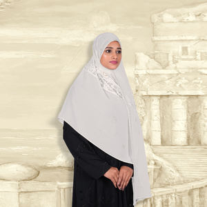 Hiyab Modesto Georgette con Detalle de Diamantes en Terciopelo, Elegante Pañuelo Islámico para la Cabeza, Prenda Premium para Oración para Mujeres - Product Image 4