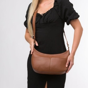 Elegante Bolso Bandolera Minimalista de Cuero Marrón para Mujer, Bolso de Hombro Cruzado con Forma de Media Luna - Product Image 4