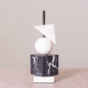 Sculpture Totem Abstraite Moderne en Marbre Noir et Blanc, Statue Géométrique Minimaliste, Décoration d'Intérieur Nordique Esthétique - Product Image 1