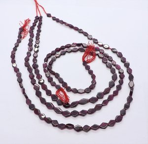 ลูกปัดโรโดไลต์การ์เนตธรรมชาติ AAA รูปทรงเพชรเรียบๆ ไม่สม่ำเสมอ เจาะรูตรง รูปทรงเพชร ลูกปัดพลอยการ์เนต 13 นิ้ว สำหรับทำเครื่องประดับ - Product Image 2