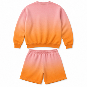 Ensemble sweat-shirt et short pour homme, streetwear tendance au look moderne et épuré, idéal pour se détendre, s'entraîner et les occasions décontractées, coupe confortable. - Product Image 1