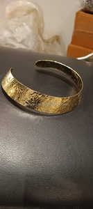 Graceful Charm Premium Brass Cuff Pulsera ajustable hecha a mano para mujer para la elegancia diaria - Product Image 6