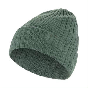 Bonnet d'hiver douillet en jacquard avec fil épais, intérieur doux et coupe décontractée pour un look élégant en extérieur par temps froid - Product Image 1