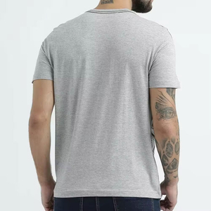 Camiseta de Algodón con Estampado Gráfico Elegante para Hombre, Cuello Redondo, Tela Suave y Transpirable, Estilo Casual y Moderno para el Día a Día - Product Image 2