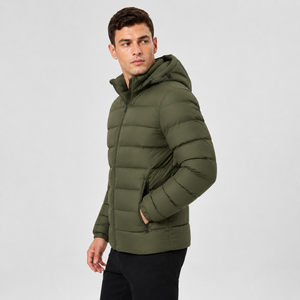 Chaqueta acolchada diseñada con aislamiento ligero que ofrece un calor confiable, comodidad elegante y protección moderna contra el frío. - Product Image 4