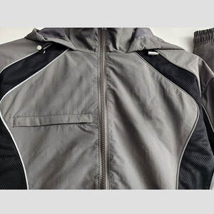 Conjunto Deportivo de Nylon Transpirable de Alta Calidad, Chaqueta con Capucha y Pantalones Deportivos con Cierre, Cortavientos, Nueva Colección de Invierno - Product Image 3