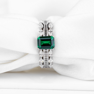 Anillo de compromiso de lujo con esmeralda talla esmeralda de oro de 18 quilates y halo de diamantes baguette, joyería fina, regalo para ella. - Product Image 1