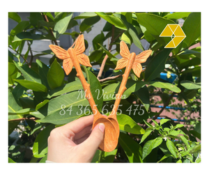 ช้อนไม้แดงแกะสลักลายผีเสื้อ ช้อนไม้แดงทำมือ ช้อนไม้สลักลายผีเสื้อเวียดนาม สำหรับเด็ก รับทำโลโก้ตามสั่ง - Product Image 1