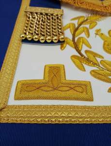 Tablier de cérémonie maçonnique brodé à la main avec fil de bullion, ruban moiré blanc, turquoise et bleu – Artisanat de qualité supérieure d'Inde - Product Image 2