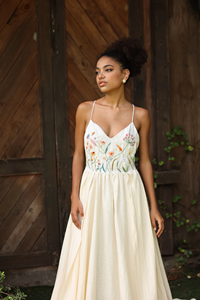 Vestido Maxi sin Mangas de Algodón y Seda Crema con Bordado a Mano para Mujer, Elegante Vestido de Verano con Bordado Floral Artesanal y Cuello en V - Product Image 1