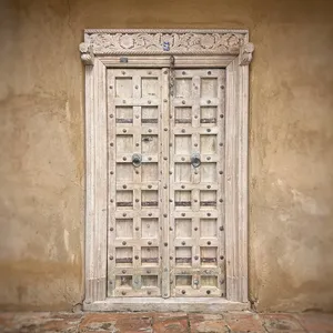 Puerta Doble de Madera Estilo Vintage de Bangalore con Marco Tallado Chokhat, Herrajes Metálicos Antiguos, Darwaza Tradicional - Product Image 5