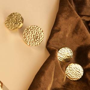 Poignée de meuble NordicMaxery série Hammered, poignée et bouton d'armoire demi-rond en laiton massif, poignée dôme pour cuisine de luxe - Product Image 4